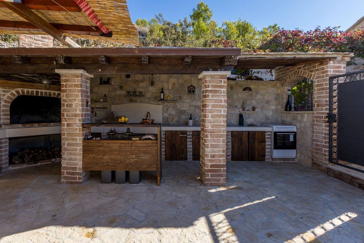 Outdoor kitchen