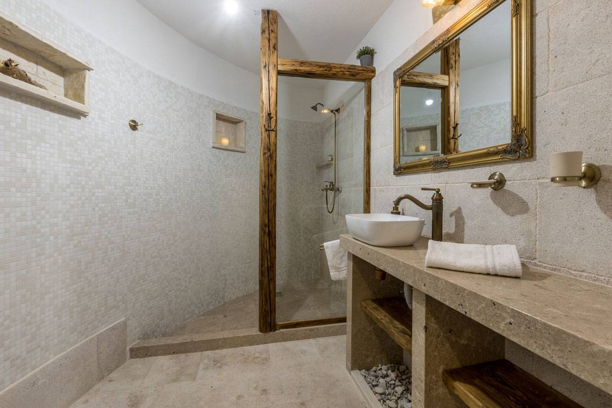 En-suite bathroom